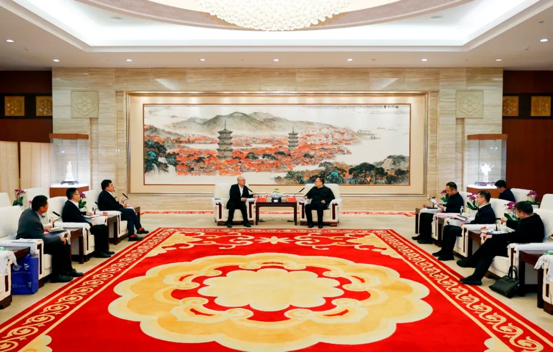 蔡戰(zhàn)勝與中海福建天然氣有限責(zé)任公司黨委書(shū)記,、總經(jīng)理鄧全勝一行座談交流